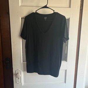 NEVER WORN | GAP Black short sleeve v-neck modern tee
